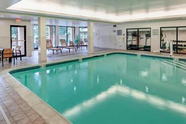 هتل Courtyard By Marriott Wichita East