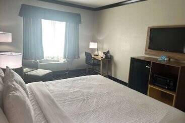 هتل Days Inn By Wyndham Baton Rouge I 10