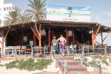 هتل Dreams Beach