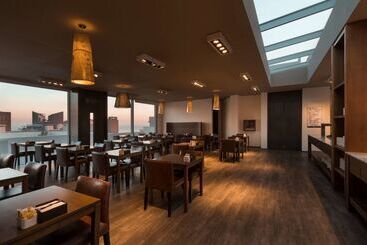 هتل Esplendor By Wyndham Montevideo Cervantes