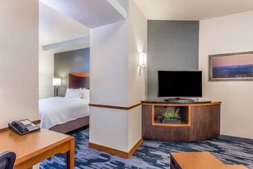 هتل Fairfield Inn And Suites By Marriott Madison East