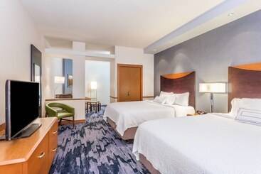 هتل Fairfield Inn And Suites By Marriott Madison East
