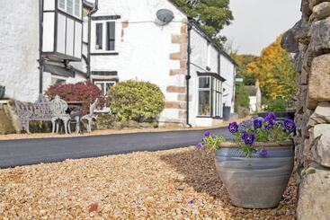 هتل Hawthorn Farm Guest House