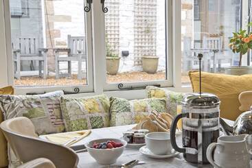 هتل Hawthorn Farm Guest House