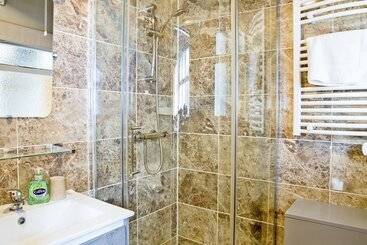 هتل Hawthorn Farm Guest House