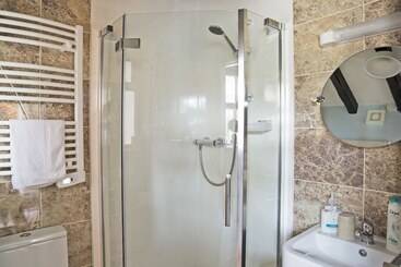 هتل Hawthorn Farm Guest House