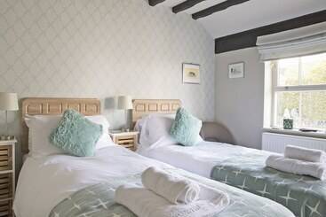 هتل Hawthorn Farm Guest House