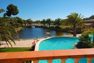 هتل Herdade Lago Real
