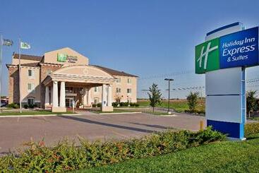 Holiday Inn Express Hotel & Suites Wichita Airport, An Ihg