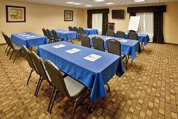 Holiday Inn Express Hotel & Suites Wichita Airport, An Ihg