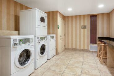 هتل Homewood Suites By Hilton Sacramento Airport Natomas