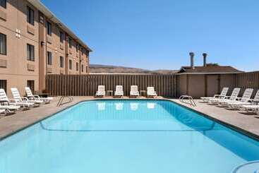هتل Quality Inn Wenatchee Leavenworth