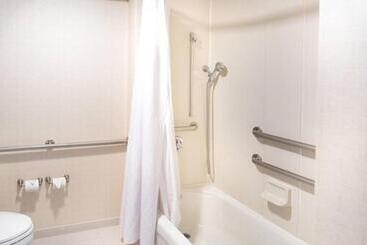 هتل Springhill Suites By Marriott Wichita East At Plazzio
