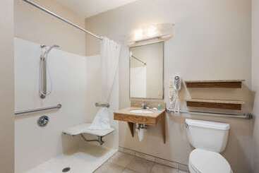 هتل Suburban Studios Waterloo