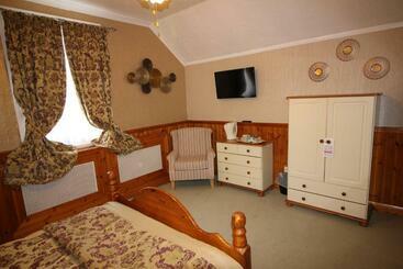 هتل The West Bank Guest House