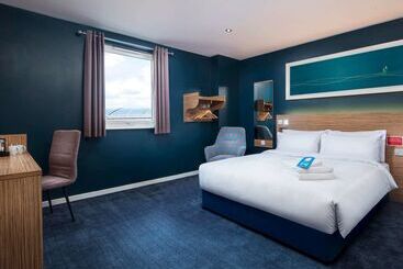 فندق Travelodge Cardiff Central Queen Street