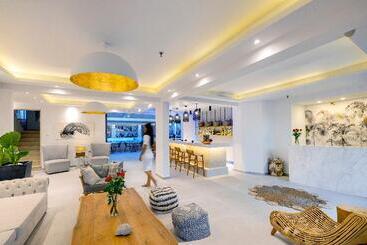 La Stella Suites