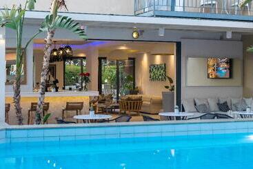 La Stella Suites
