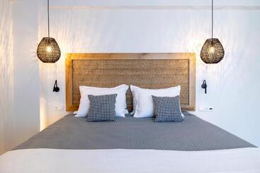 La Stella Suites