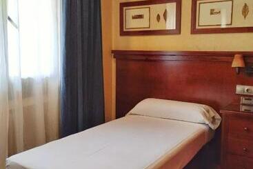 Hostal Los Infantes - Olvega