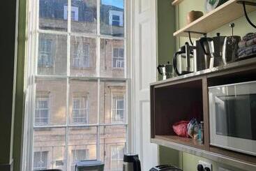 هاستل Bath Backpackers