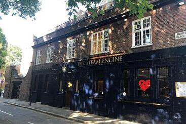 هاستل Publove @ The Steam Engine Waterloo