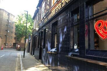 هاستل Publove @ The Steam Engine Waterloo