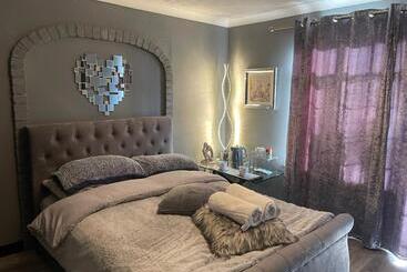 تختخواب و صبحانه Da Vinci Guest House & Guest Parking