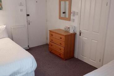تختخواب و صبحانه The Kynance House On Plymouth Hoe ,26 Ensuite Rooms