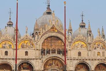 مسافرخانه Luxury Suites In Venice Friendly Venice Suites