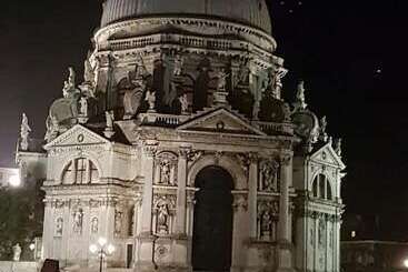 مسافرخانه Luxury Suites In Venice Friendly Venice Suites