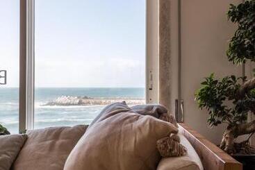 مسافرخانه Sandhi House  Yoga & Wellness
