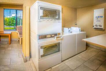 هتل Americinn By Wyndham Denver Airport