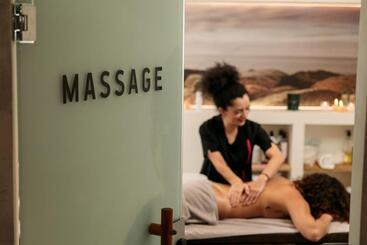 Liana Beach Hotel & Spa