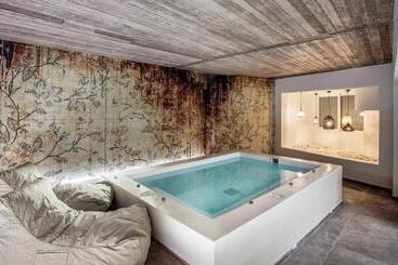 Liana Beach Hotel & Spa