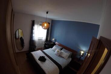 هتل Peniche Surf Lodge 1
