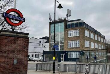 هاستل Best Western Northfields Ealing