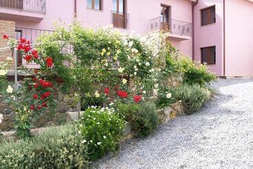 Residenza Locci  Rooms & Apartments