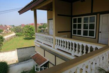 پانسیون The Hillside Residence