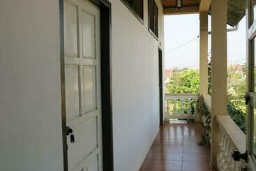 پانسیون The Hillside Residence