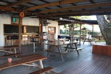 هاستل Nomads Airlie Beach