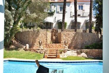 تختخواب و صبحانه Casa Vela Boutique House