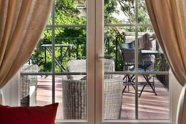 تختخواب و صبحانه Casa Vela Boutique House
