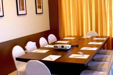 هتل Alpa City Suites