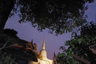 فندق Ayutthaya Garden River Home