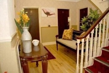 هتل Beech Mount Grove Suites