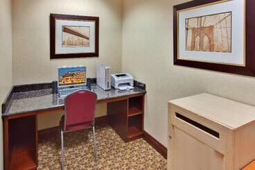 Holiday Inn Express Hotel & Suites Brockville, An Ihg