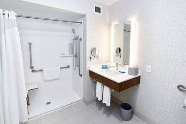 Holiday Inn Express Hotel & Suites Dieppe Airport, An Ihg
