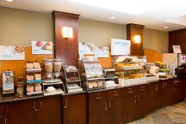 هتل Holiday Inn Express & Suites Drayton Valley, An Ihg
