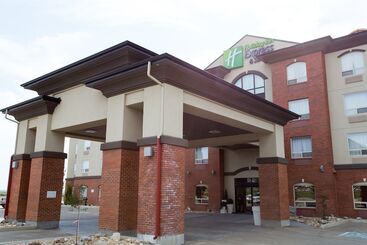 هتل Holiday Inn Express & Suites Drayton Valley, An Ihg